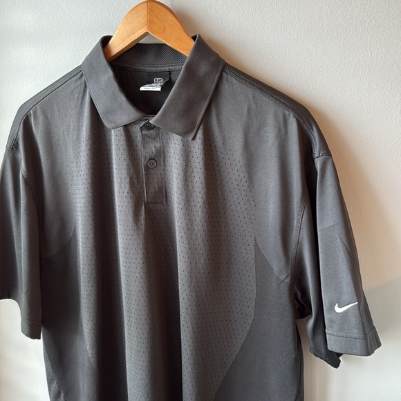 Nike Men's Charcoal Grey Golf Polo - Picture 2 of 9
